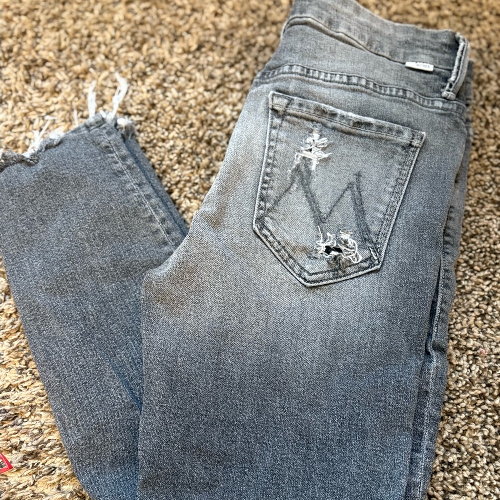 Mother denim worn in, grey wash, stretchy and comfortable